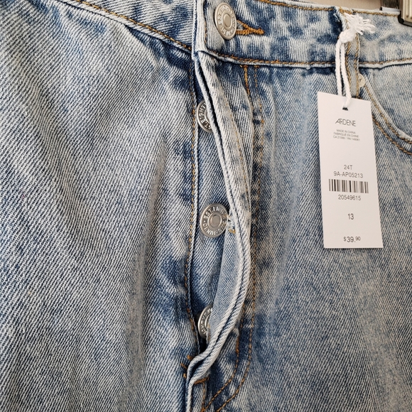 Eighty-two Distressed Denim Skirt 💙 - Picture 4 of 4